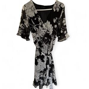 NWT Johnathan Martin Sz L White Floral V-Neck Wrap Dress Preppy Summer Ruffle